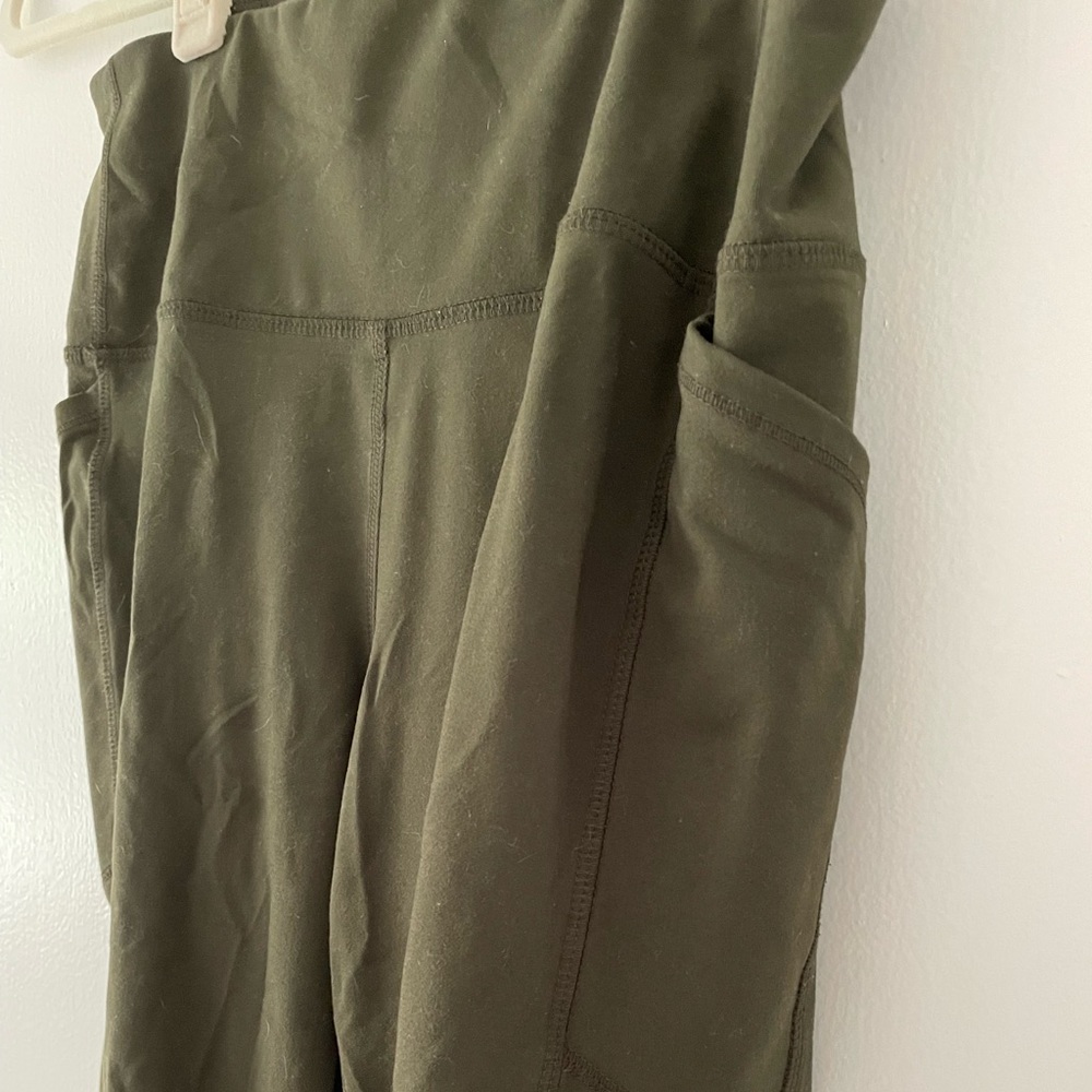 Army green leggings with pockets